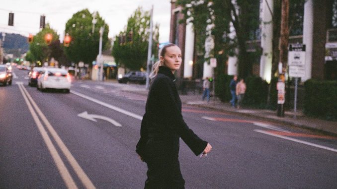 Charlotte Day Wilson shares live performance of "My Way"