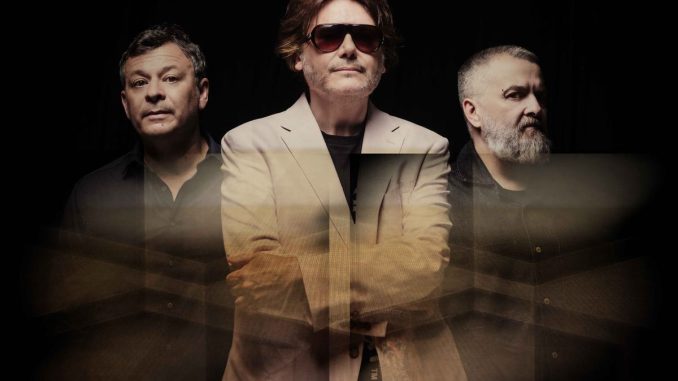 Manic Street Preachers present first new music in three years, "Decline & Fall"